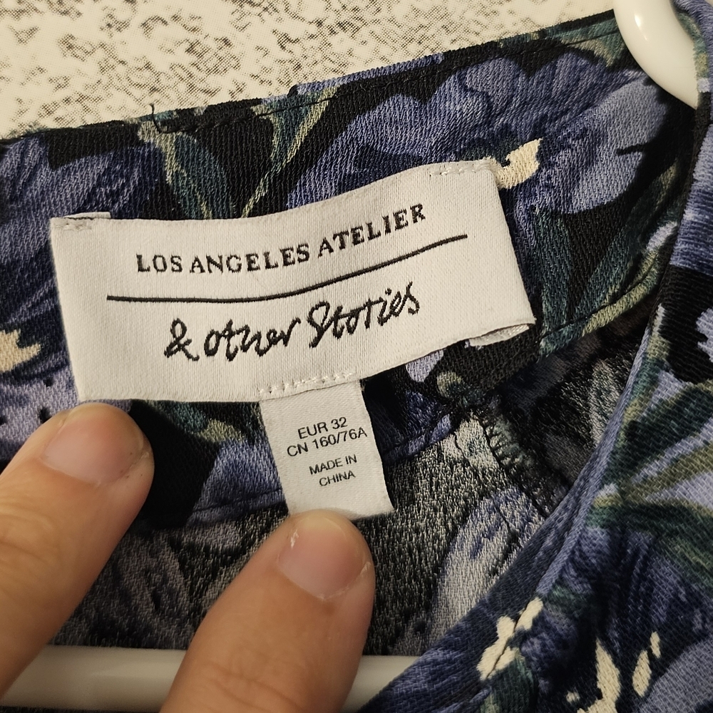 & Other Stories long sleeve mini wrap dress in dark floral - Picture 4 of 7